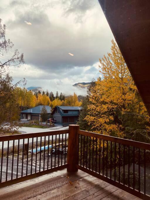 Ski-In Chalet: Private Hot Tub, Bonus Bunk House Fernie Exterior foto